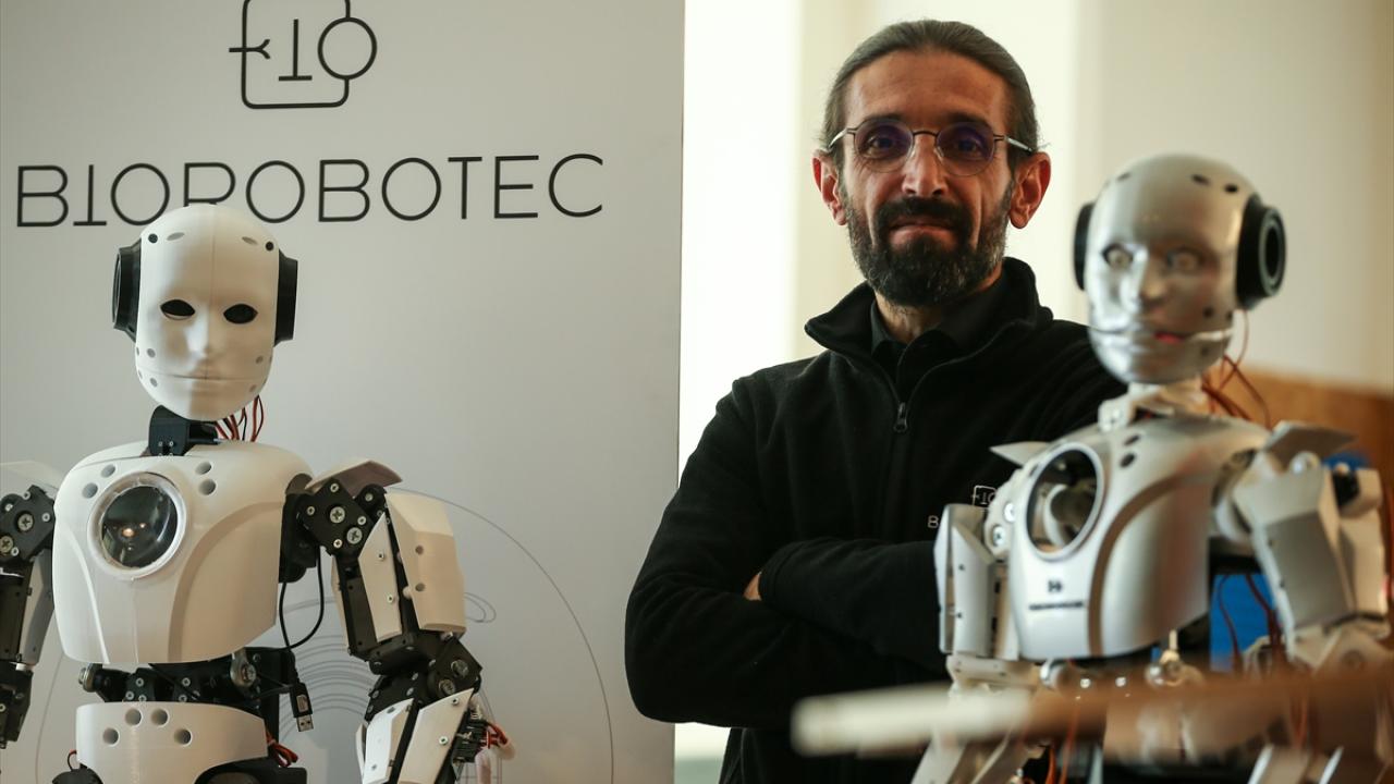 Türk robotu "Cuma", robotik kodlama alanında yapay zeka destekli yeni yetenekler edinecek