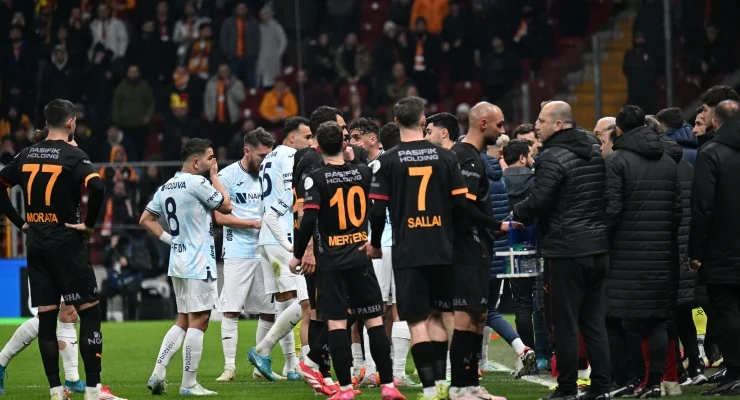 Adana Demirspor, Galatasaray maçında sahadan çekilme kararı aldı
