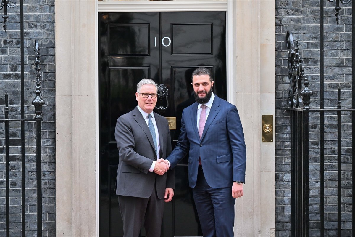Suriye Cumhurbaşkanı Ahmed Şara, İngiltere Başbakanı Starmer ile görüştü