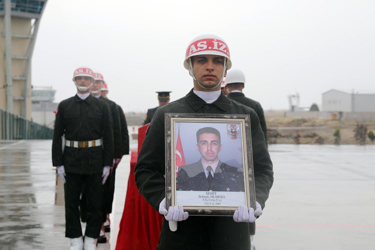 Şehit Uzman Çavuş Akarsel için Ağrıda tören düzenlendi