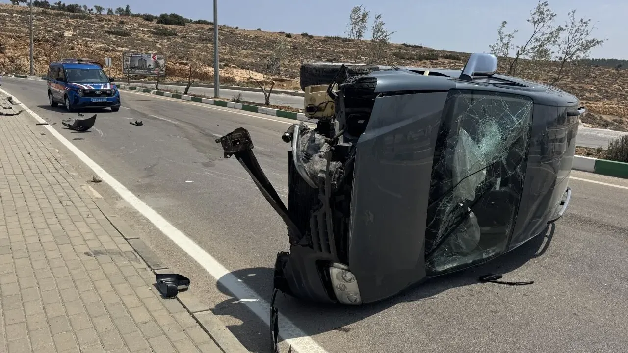 Kilis'te hafif ticari araç devrildi