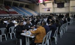 AK Parti Sözcüsü Ömer Çelik, Adana'da sahur programına katıldı: