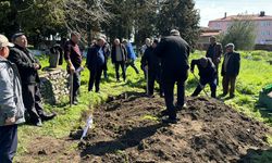 Balıkesir'de yıllarca mağarada yalnız yaşayan adam öldü