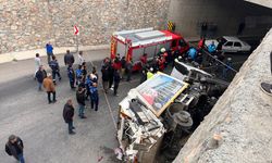 Muğla'da devrilen çöp kamyonunun sürücüsü öldü