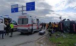 Tekirdağ’da minibüs ile tır çarpıştı, kaza yerine çok sayıda ambulans sevk edildi