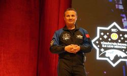 İlk Türk astronot Gezeravcı Edirne'de gençlerle buluşu.