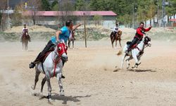 Bayburt'ta ata sporu cirit gösterisi yapıldı