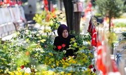 Edirnekapı Şehitliği'nde ziyaretçi yoğunluğu sürüyor