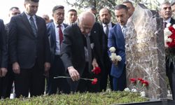 MHP Genel Başkanı Bahçeli, Alparslan Türkeş'in kabrini ziyaret etti