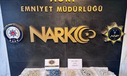 Ağrı'da yakalanan 5 zanlının midesinden 3 kilo 742 gram uyuşturucu çıktı