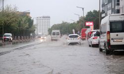 Konya'da sağanak hayatı olumsuz etkiledi