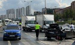 Esenyurt'ta 15 aracın karıştığı zincirleme kazada nedeniyle trafik yoğunluğu yaşanıyor