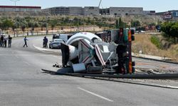 Kayseri'de devrilen beton mikserinin sürücüsü öldü