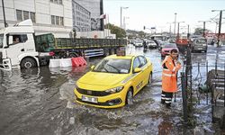 İstanbul'un bazı bölgelerinde şiddetli sağanak yağış etkisini sürdürüyor