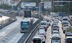 İstanbul'da metrobüs hattındaki "Beyaz Yol" çalışması nedeniyle Beşyol durağı hizmete kapatılacak