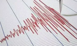 Sivas'ta gerçekleşen deprem sonrası öğrenciler kendini dışarı attı