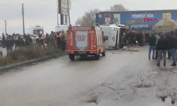 Balıkesir'de okul servisi ile tırın çarpışması sonucu 26 kişi yaralandı