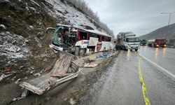 Samsun'da kamyona çarpan yolcu otobüsünün sürücüsü öldü, 21 yolcu yaralandı