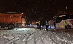 Zonguldak'ta kar yağışı ulaşımı olumsuz etkiliyor