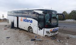 Ankara'da yolcu otobüsünün beton bariyere çarptığı kazada 16 kişi yaralandı