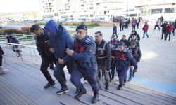 Kapıkule'deki rüşvet operasyonunda gözaltına alınan 38 gümrük memuru adliyeye getirildi