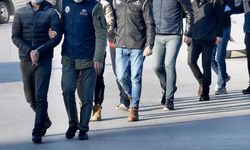 İzmir'de düzenlenen FETÖ operasyonunda 14 polis yakalandı
