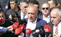 Gürsel Tekin, CHP İstanbul İl Başkanlığı önünde konuştu