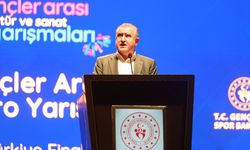 Bakan Bak Antalya'da tiyatro finaline katıldı