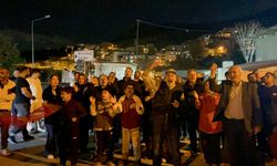 İzmir'de tünel inşaatı nedeniyle evleri zarar gören mahalle sakinlerinden eylem