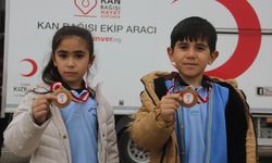 Sivas'ta öğrenci velileri kan bağışı kampanyasına destek verdi