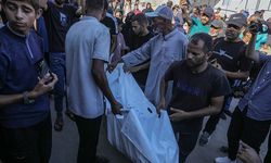 İsrail ordusu Gazze sınırında iki sivili vurdu