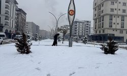 Yoğun kar nedeniyle 62 yerleşim yolu kapandı