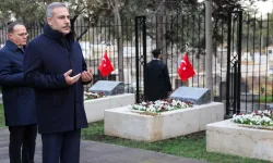 Bakan Fidan Cebeci Dışişleri Şehitliği’ni ziyaret etti