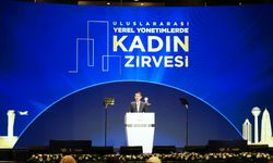 Bakan Kurum Uluslararası Kadın Zirvesi'nde konuştu