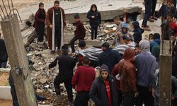 Gazze'de şiddetli yağış nedeniyle bir bina çöktü