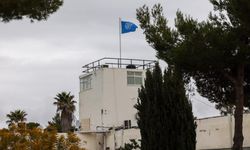 Kudüs'teki UNRWA merkezine İsrail bayrağı çekildi