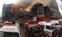 Pakistan'daki AVM'de çıkan yangında ölenlerin sayısı 26'ya çıktı