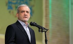 Pezeşkiyan'dan sözünü kesen dinleyiciye Türkçe uyarı