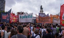 Arjantin'de binlerce kişi çalışma reformu yasa tasarısını protesto etti