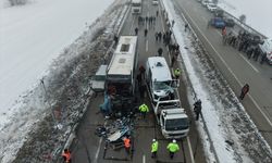 Erzurum'daki zincirleme trafik kazasında 27 kişi yaralandı