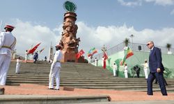 Cumhurbaşkanı Erdoğan Addis Ababa'da Adva Zafer Anıtı'na çelenk koydu