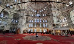 Fatih Camisi gül suyu ile temizlenip ramazana hazırlandı