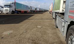 Kerem Ebu Salim Kapısı'ndan Gazze'ye sınırlı sayıda insani yardım girişi