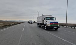 Azerbaycan İran'a insani yardım gönderdi