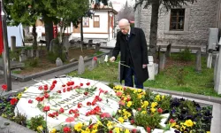 Devlet Bahçeli Muhsin Yazıcıoğlu'nun kabrini ziyaret etti