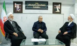 İran'da geçici Liderlik Konseyi, yeni liderin seçilmesi gündemiyle toplandı