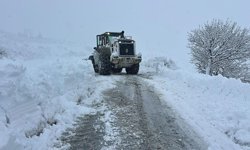 Erzurum ve Erzincan'da 37 yerleşim yeri kardan ulaşıma kapandı