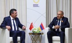 Yılmaz ve Paşinyan arasında diplomasi teması