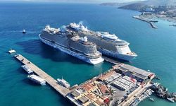 Kuşadası'na 2 kruvaziyerle 9 bin 150 turist geldi