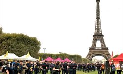 Fransız itfaiyeciler, Paris’te gösteri düzenledi